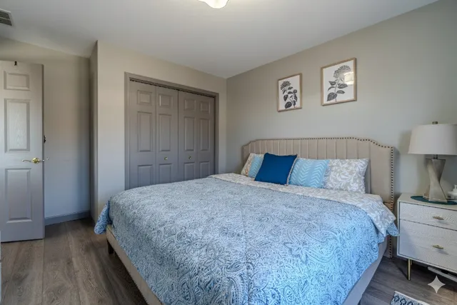 $349,900 | 100 Bokelman Street, Unit 325, Roselle, IL 60172