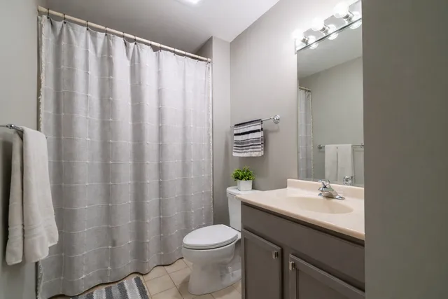 $349,900 | 100 Bokelman Street, Unit 325, Roselle, IL 60172