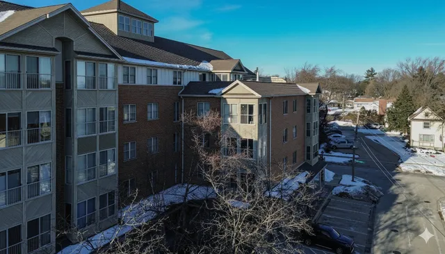 $349,900 | 100 Bokelman Street, Unit 325, Roselle, IL 60172