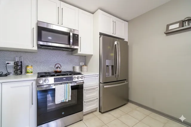 $349,900 | 100 Bokelman Street, Unit 325, Roselle, IL 60172