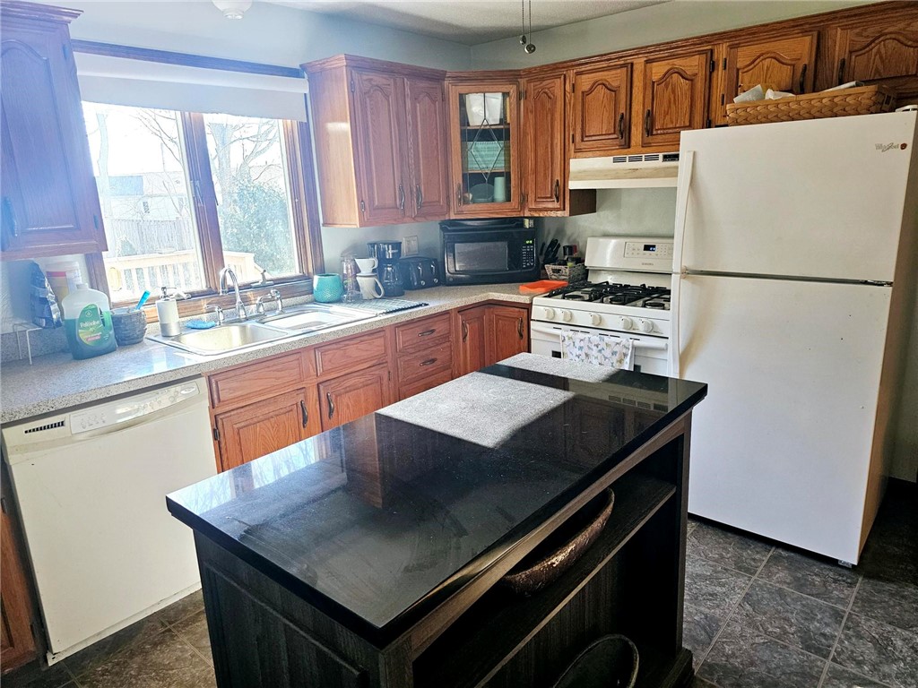 18 Brookside Road Westerly, RI 02891 - Photo 4 of 23