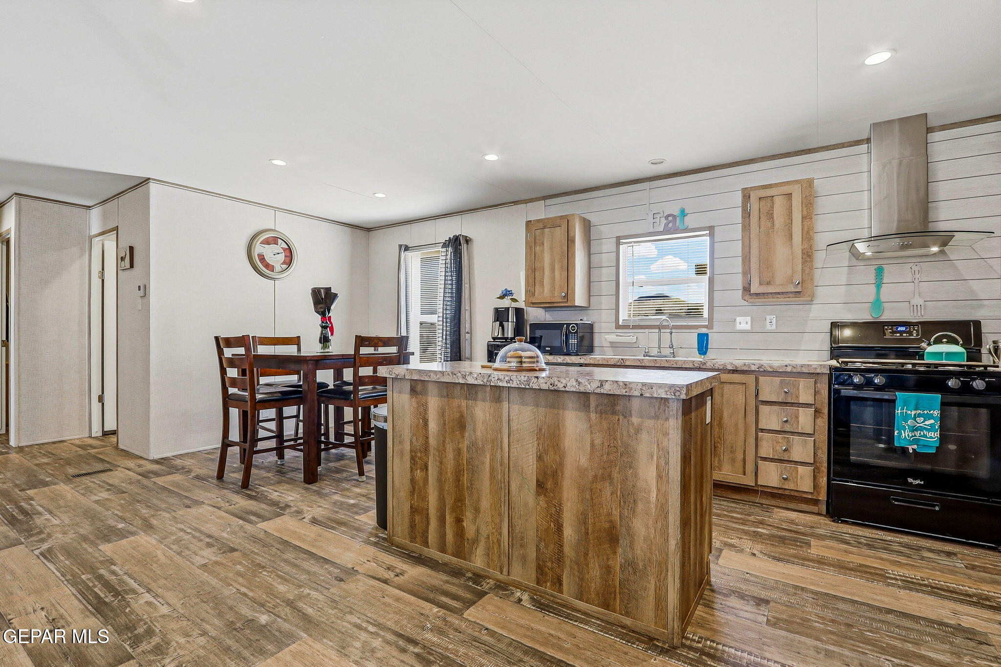 4710 Hueco Tanks Road El Paso, TX 79938 - Photo 9 of 44 Kitchen