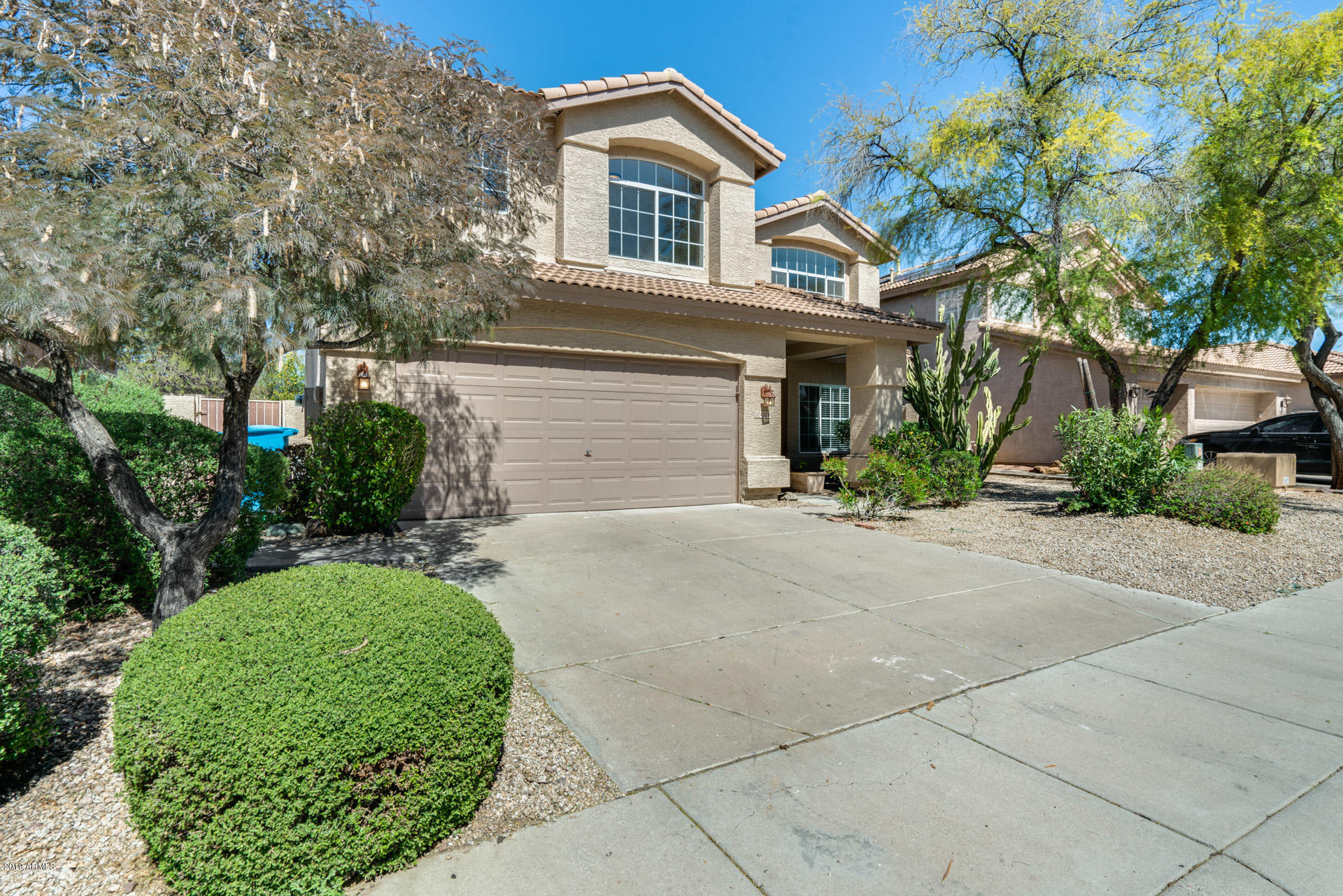 4522 East Rowel Road Phoenix, AZ 85050 - Photo 6 of 37 front view of a house with a yard