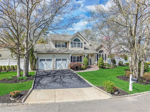 $965,000 | 9 Tuthill Creek Drive, Blue Point, NY 11772