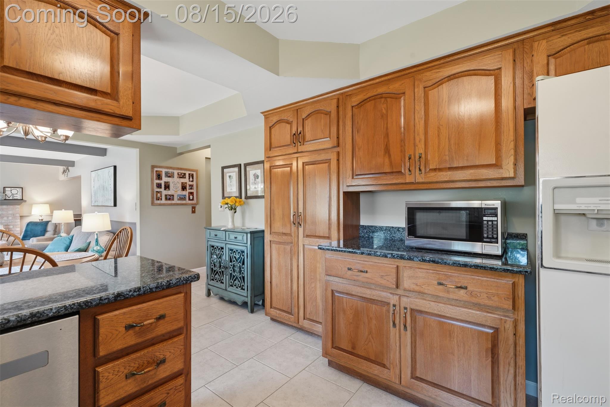 18656 Gill Road Livonia, MI 48152 - Photo 13 of 52 13.jpg