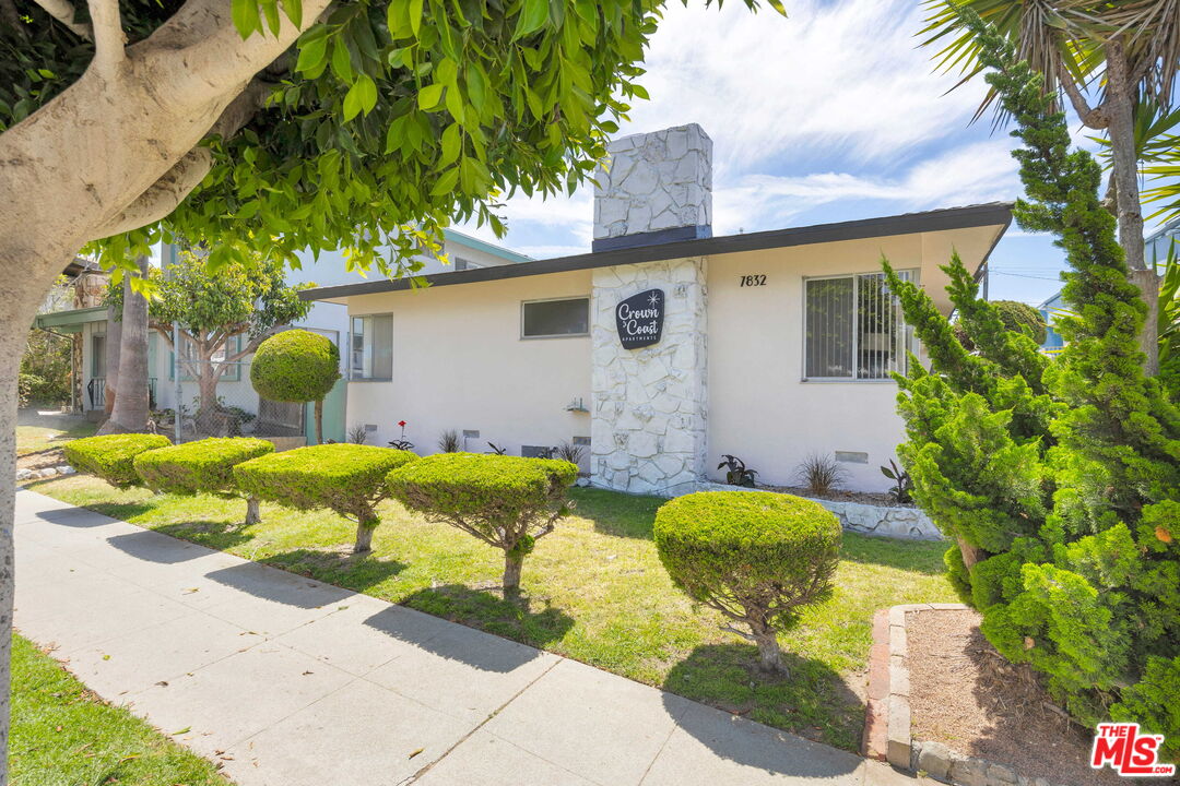 7832 West Manchester Avenue Playa del Rey, CA 90293 - Photo 2 of 13