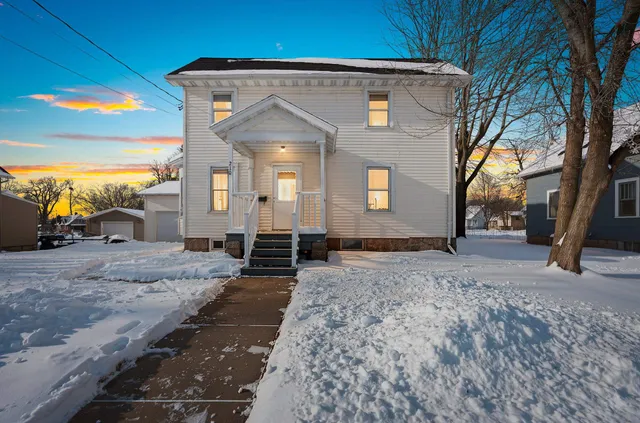 $319,900 | 210 River Street, Neenah, WI 54956