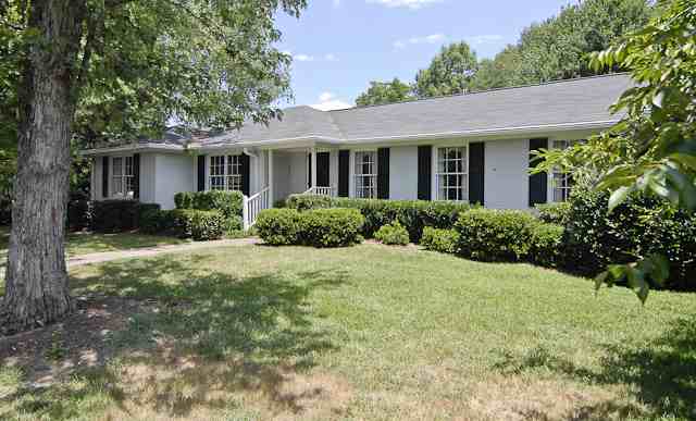 4 Isbell Court Greenville, SC 29607 - Photo 2 of 25 Gallery Image 2
