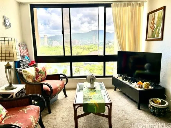 $2,500 | 300 Wai Nani Way, Unit II 1516, Honolulu, HI 96815