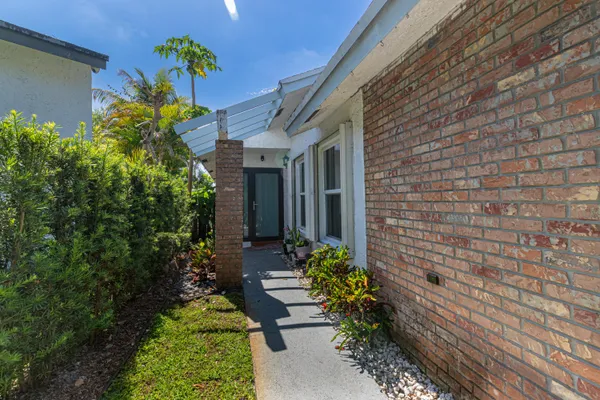 $573,000 | 3517 Northwest 73rd Way, Coral Springs, FL 33065