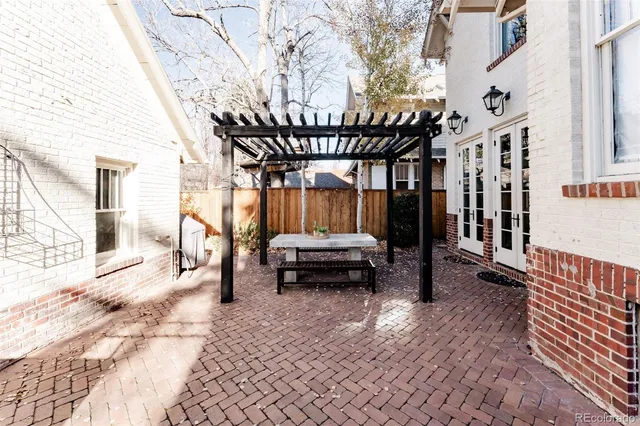 a view of entryway with a couch