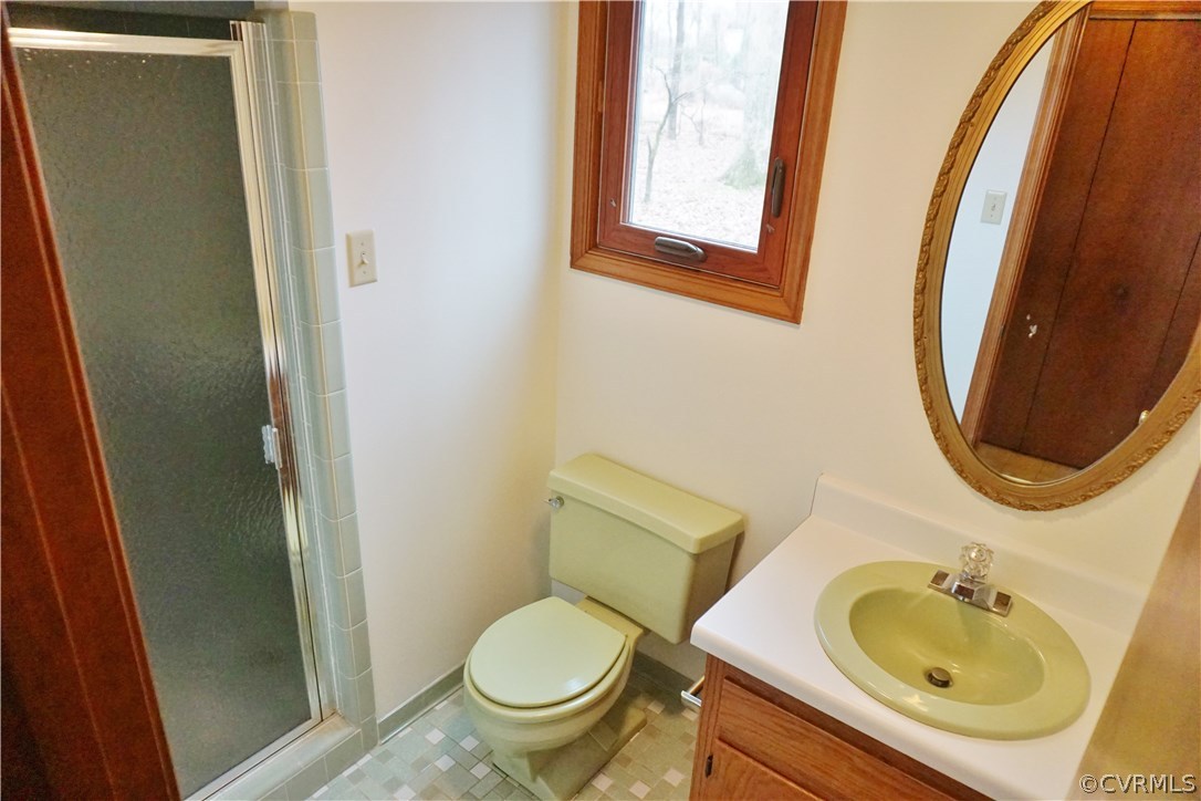 613 Rebel Ridge Road Colonial Heights, VA 23834 - Photo 17 of 40 1st floor full bath.