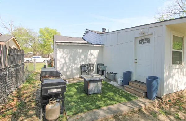 $2,300 | 3119 Eisenhower Drive, Dallas, TX 75224