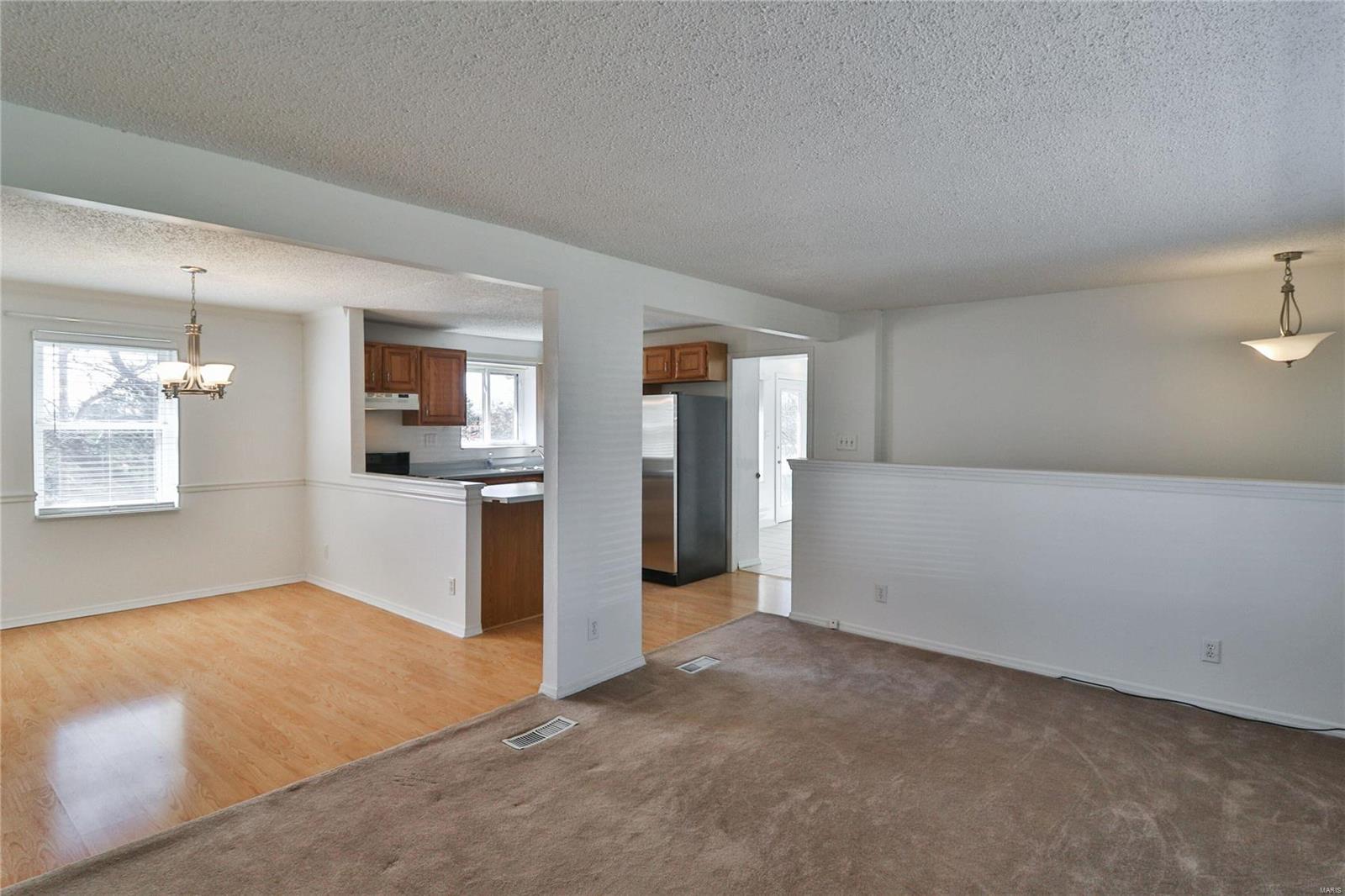 3376 Ringer Road St. Louis, MO 63125 - Photo 3 of 22 Gallery Image 3