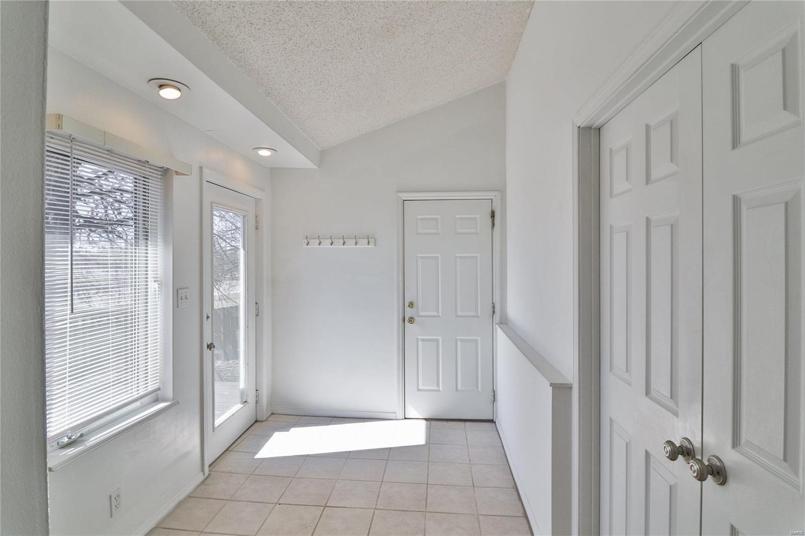 3376 Ringer Road St. Louis, MO 63125 - Photo 7 of 22 Gallery Image 7