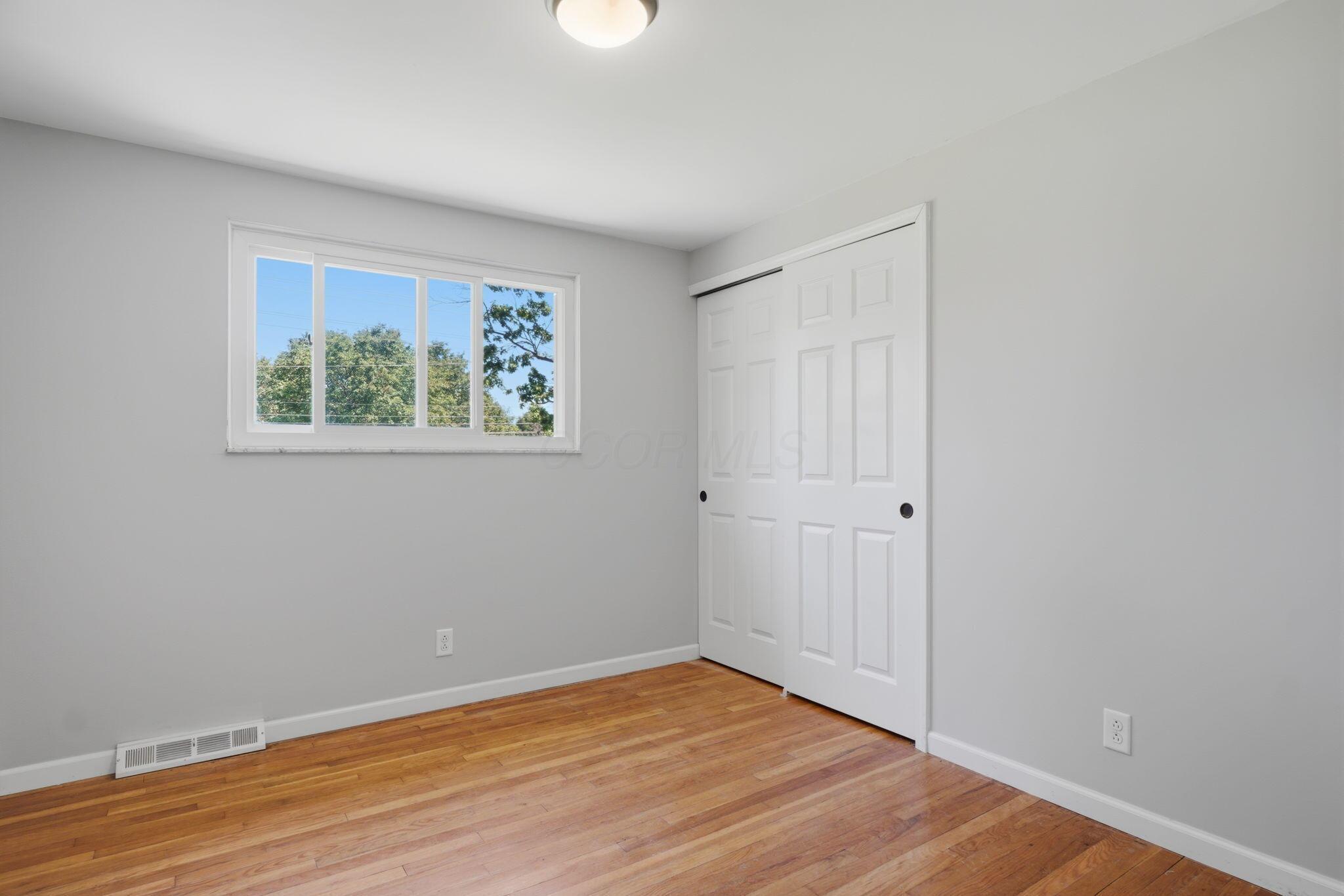 2547 McCutcheon Road Columbus, OH 43219 - Photo 22 of 55 up bedroom