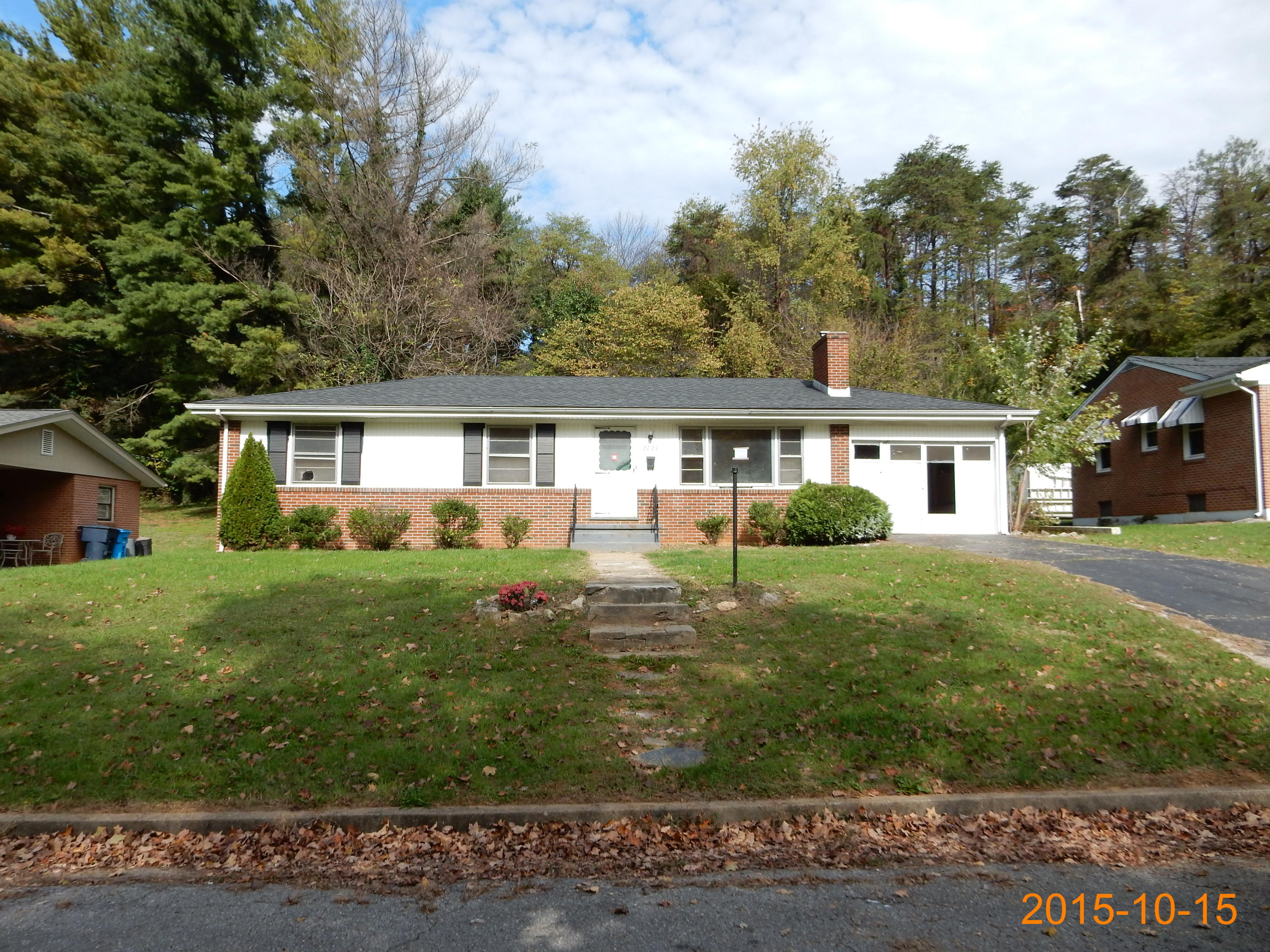 2727 Grandin Road Southwest Roanoke, VA 24015 - Photo 1 of 9 Front