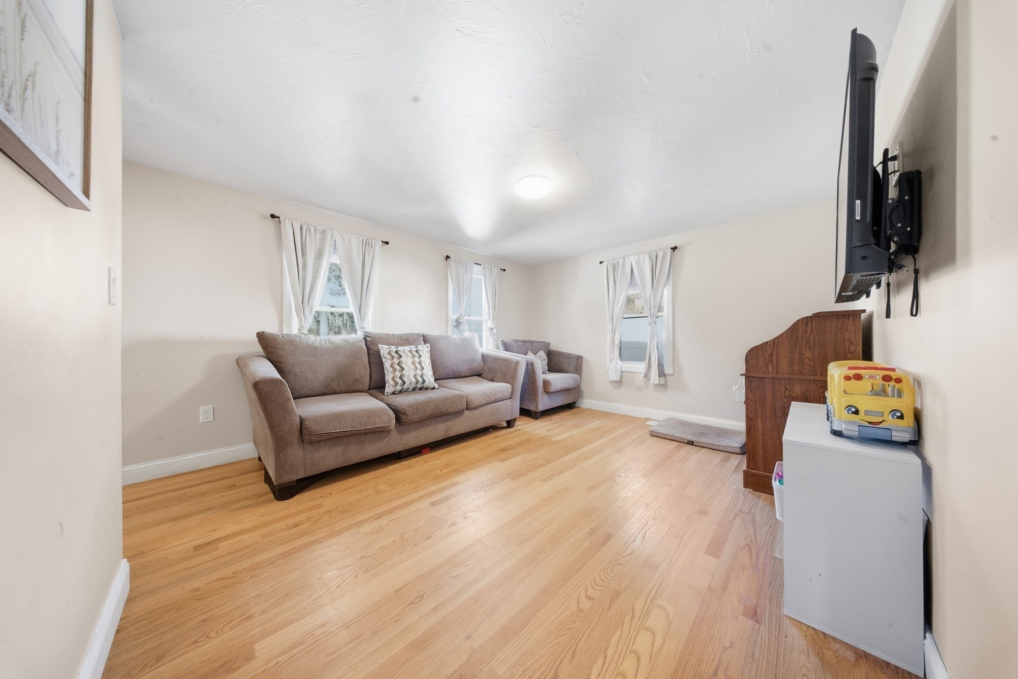 128 Howe Street Marlborough, MA 01752 - Photo 12 of 41 Gallery Image 12