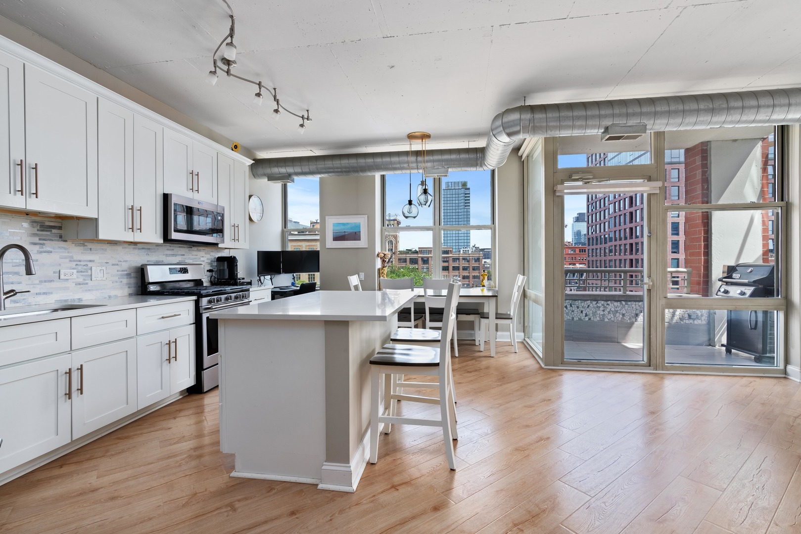 1001 West Madison Street, Unit 611 Chicago, IL 60607 - Photo 3 of 30 Gallery Image 3