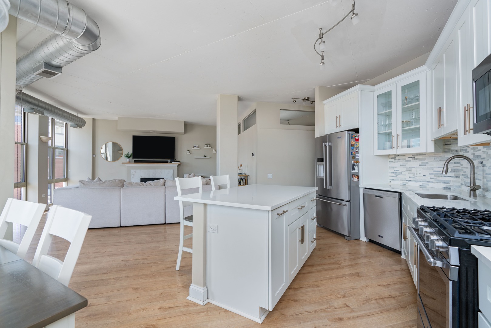 1001 West Madison Street, Unit 611 Chicago, IL 60607 - Photo 6 of 30 Gallery Image 6