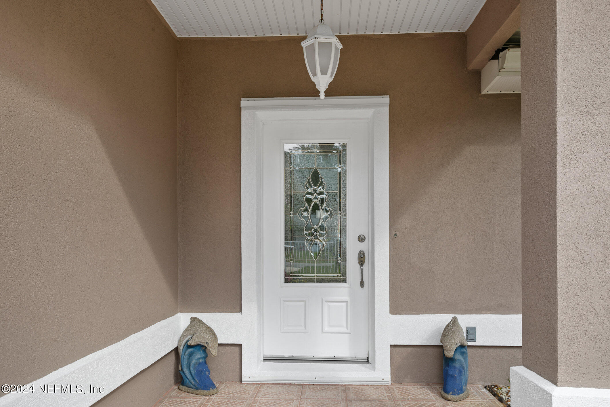 121 Cypress Road St. Augustine, FL 32086 - Photo 5 of 60 a hallway with painting on the wall and a potted plant