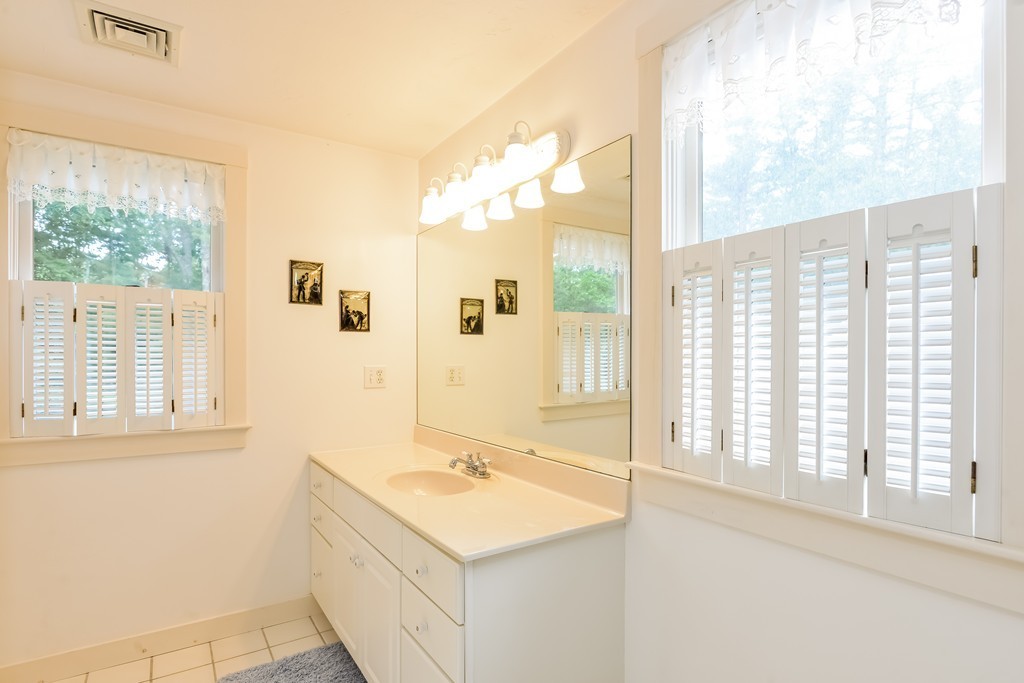 253 Mendell Road Rochester, MA 02770 - Photo 11 of 23 Gallery Image 11