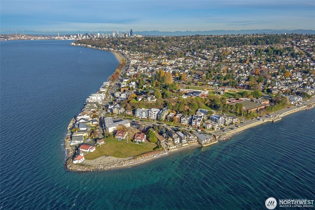 3015 Alki Avenue Southwest Seattle, WA 98116 - Photo 3 of 39
