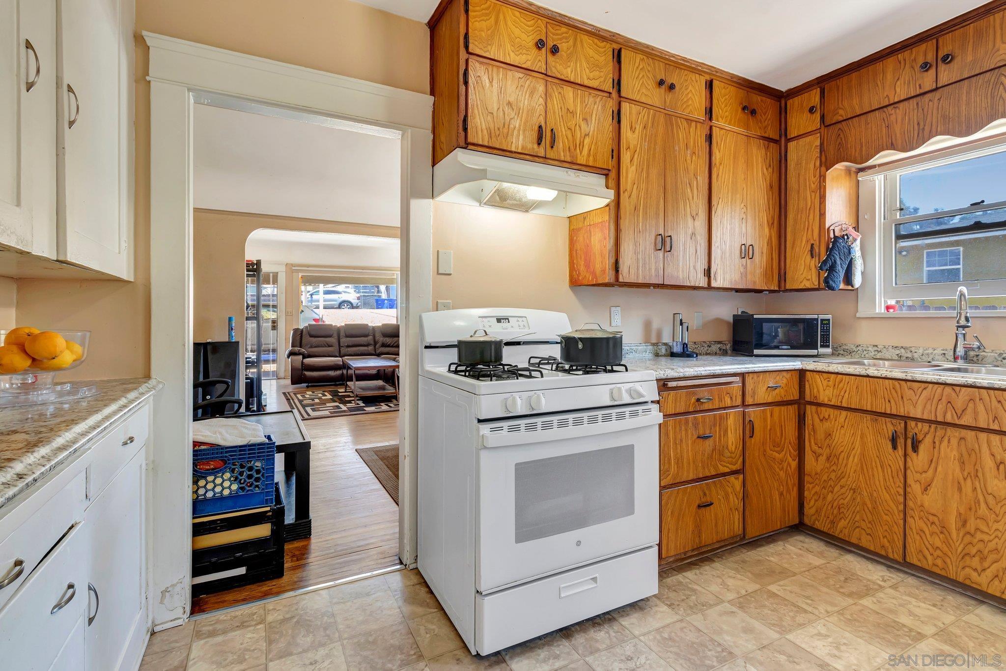 9065 Lemon Street Spring Valley, CA 91977 - Photo 11 of 38 Gallery Image 11