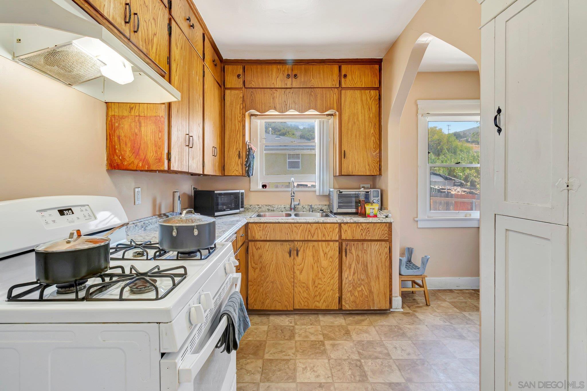9065 Lemon Street Spring Valley, CA 91977 - Photo 12 of 38 Gallery Image 12