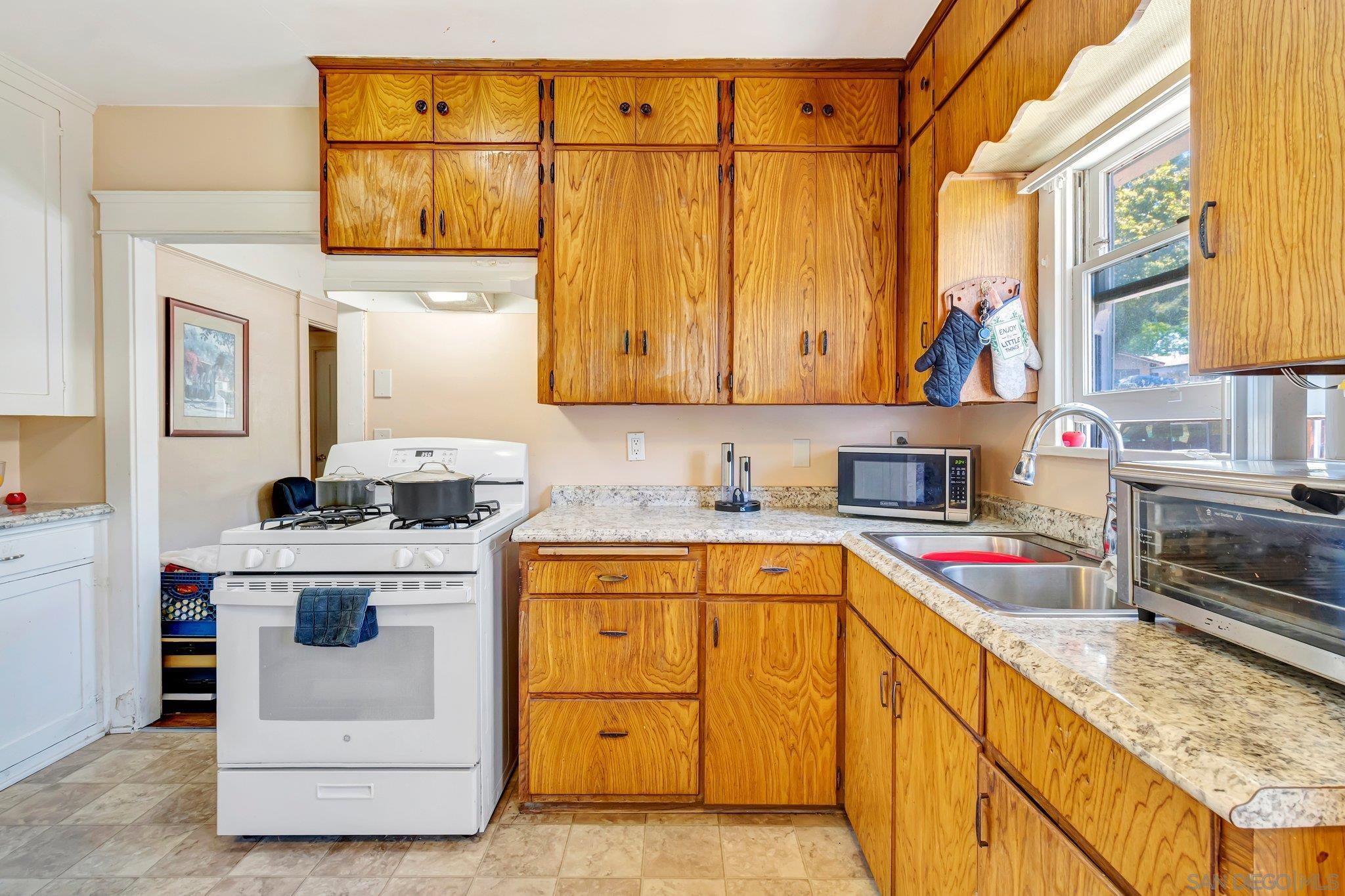 9065 Lemon Street Spring Valley, CA 91977 - Photo 15 of 38 Gallery Image 15
