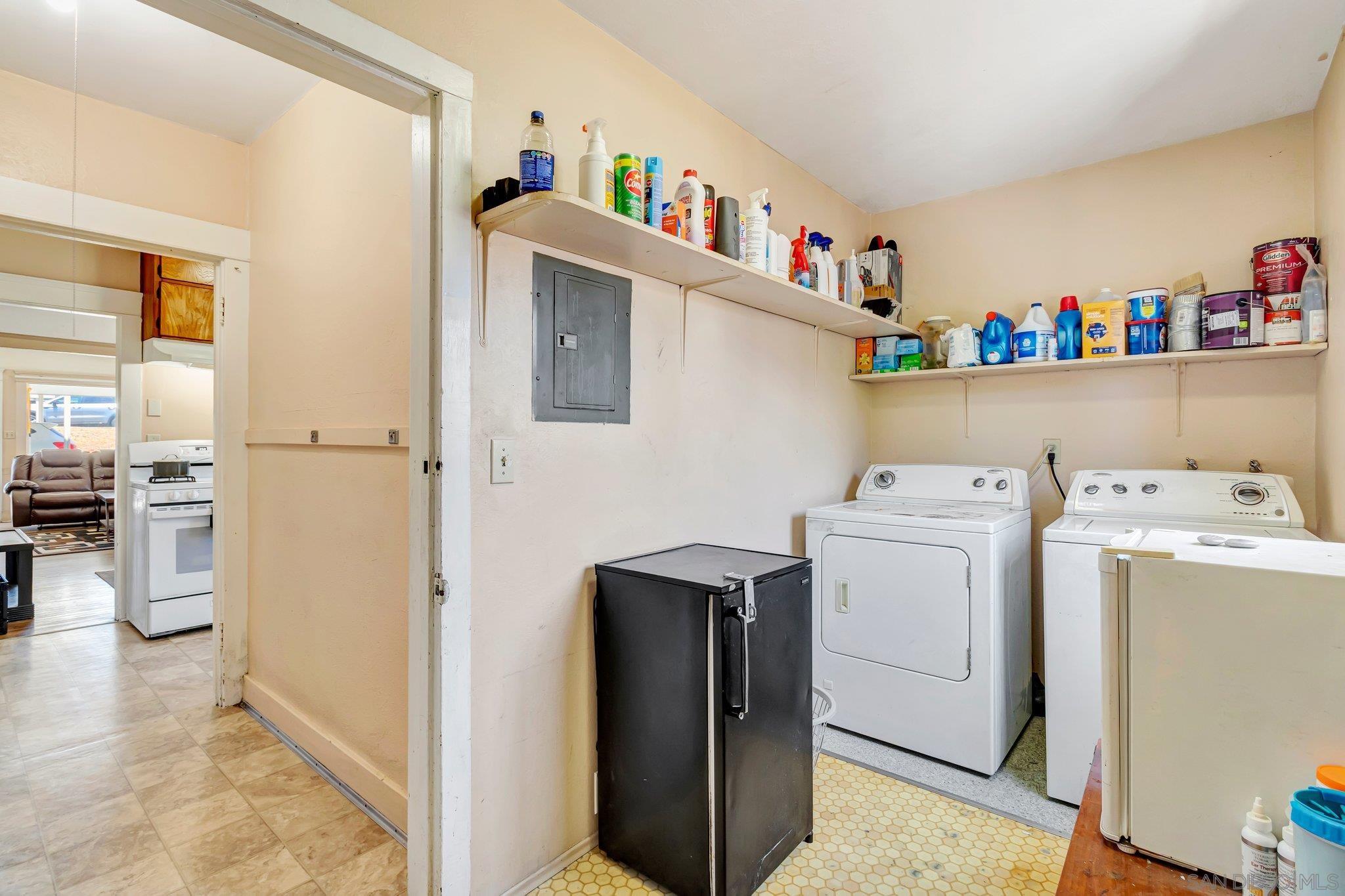 9065 Lemon Street Spring Valley, CA 91977 - Photo 18 of 38 Gallery Image 18