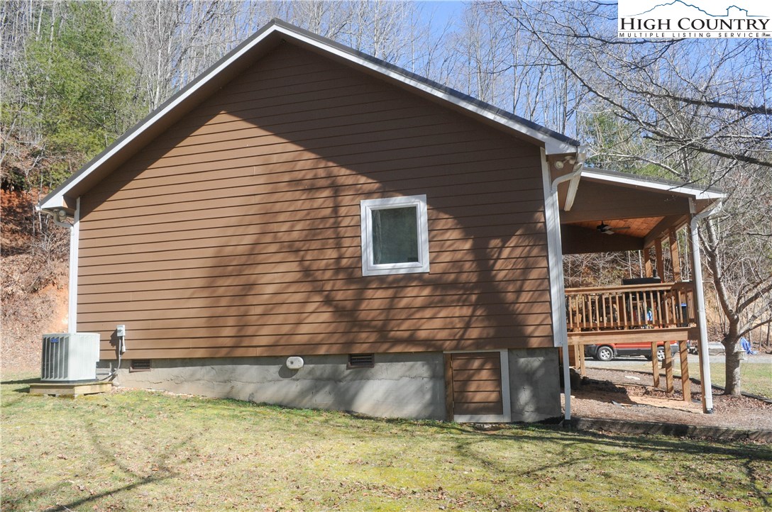 4935 Wildcat Road Deep Gap, NC 28618 - Photo 4 of 33 a backyard of a house