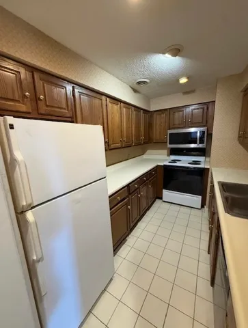 $2,400 | 388-392 Central Avenue, Unit 4, Dover, NH 03820