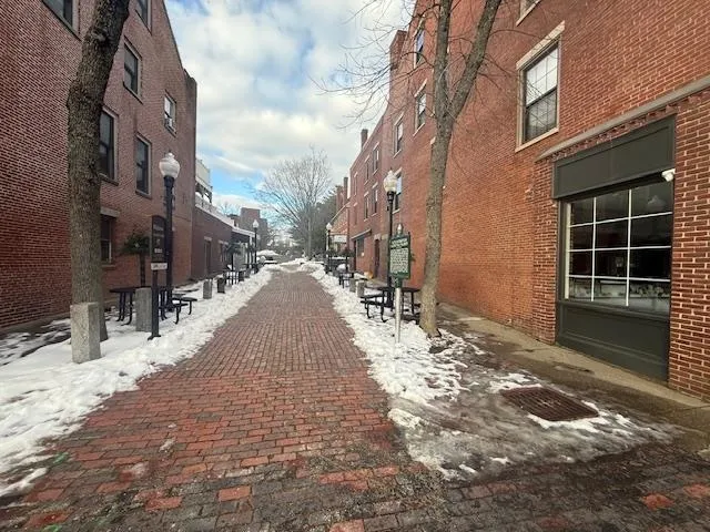 $2,400 | 388-392 Central Avenue, Unit 4, Dover, NH 03820