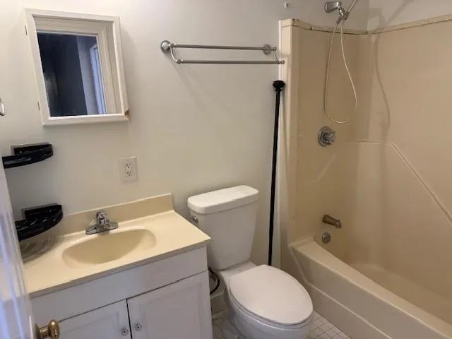 $2,400 | 388-392 Central Avenue, Unit 4, Dover, NH 03820