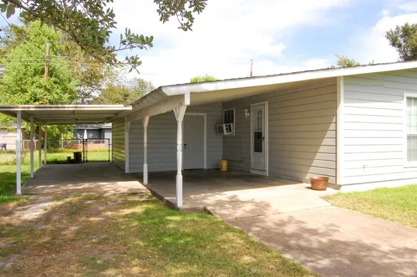 $1,100 | 3732 Kenwood Street, Orange, TX 77630