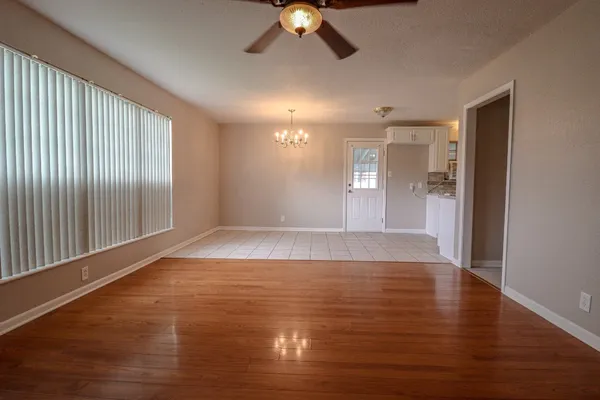 $1,100 | 3732 Kenwood Street, Orange, TX 77630