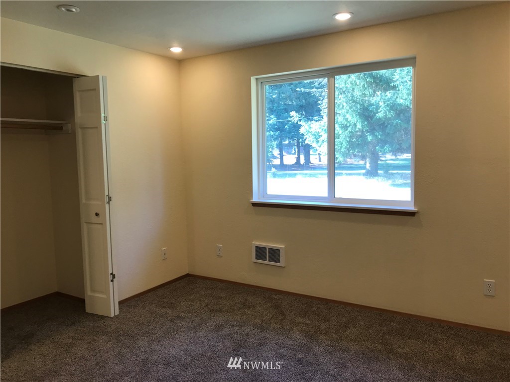 7700 195th Avenue Southwest Rochester, WA 98579 - Photo 10 of 18