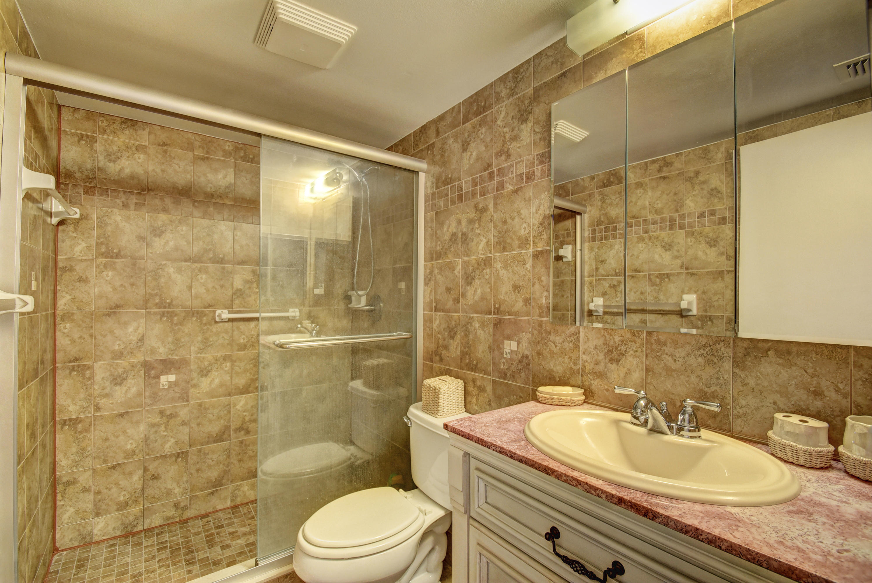 930 Southwest 9th St Circle, Unit 105 Boca Raton, FL 33486 - Photo 15 of 24 Bath