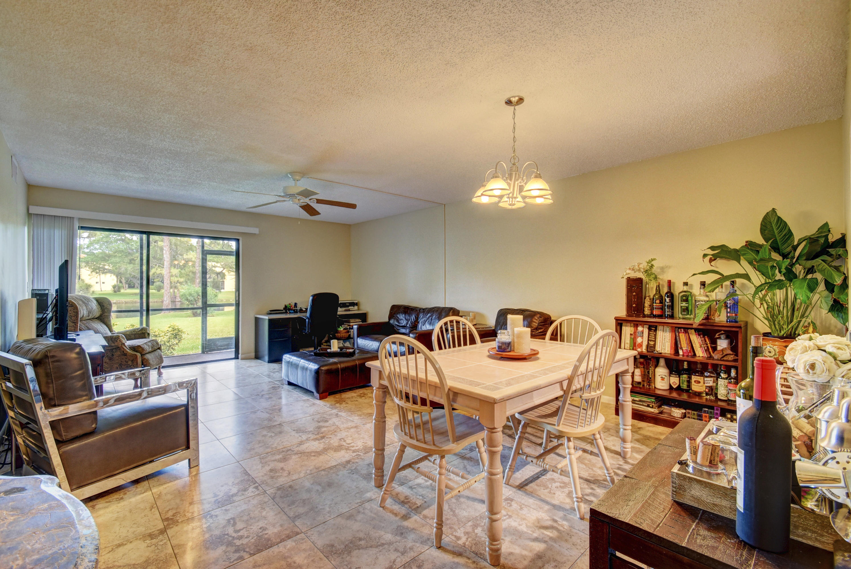 930 Southwest 9th St Circle, Unit 105 Boca Raton, FL 33486 - Photo 3 of 24 Living