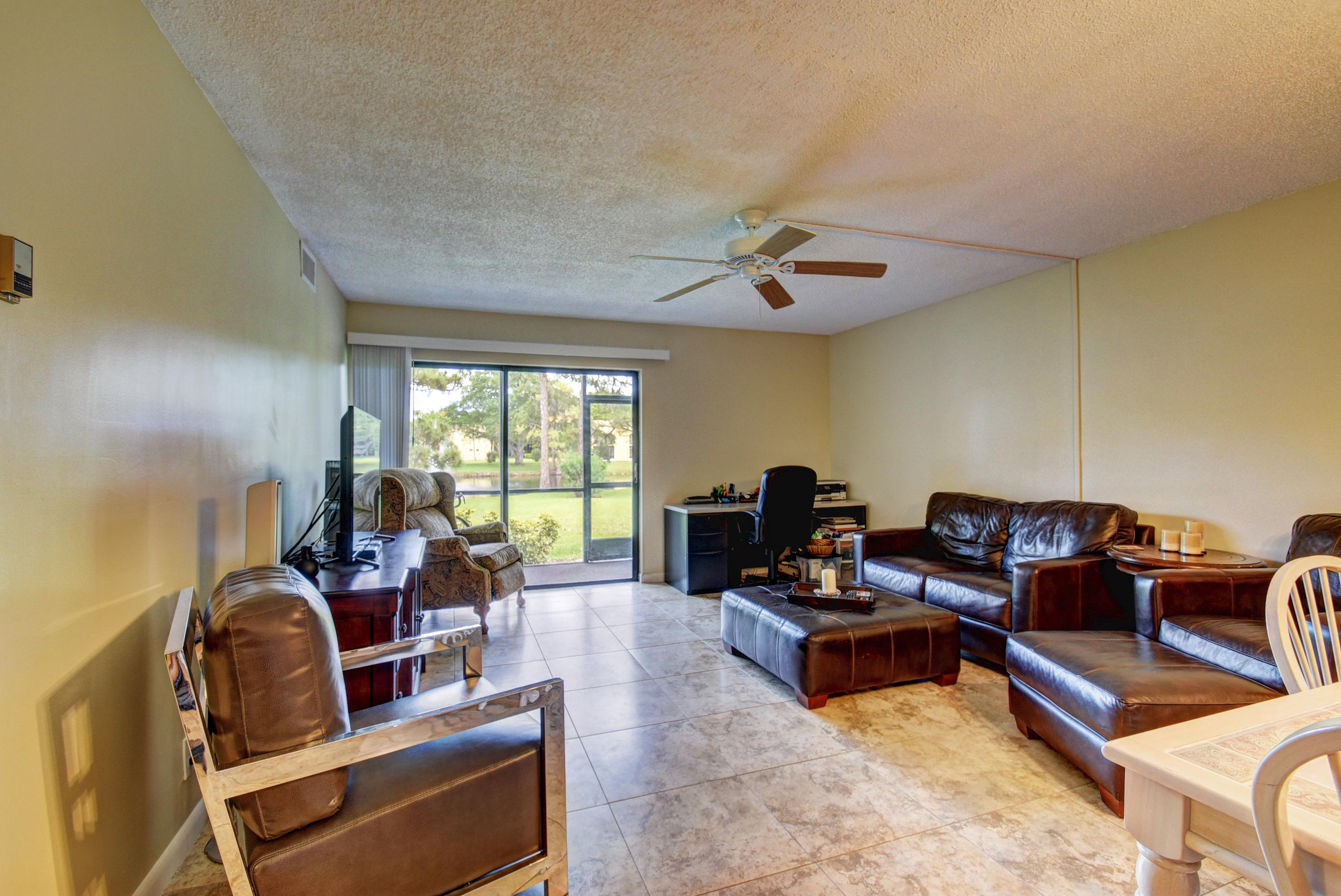 930 Southwest 9th St Circle, Unit 105 Boca Raton, FL 33486 - Photo 5 of 24 Living