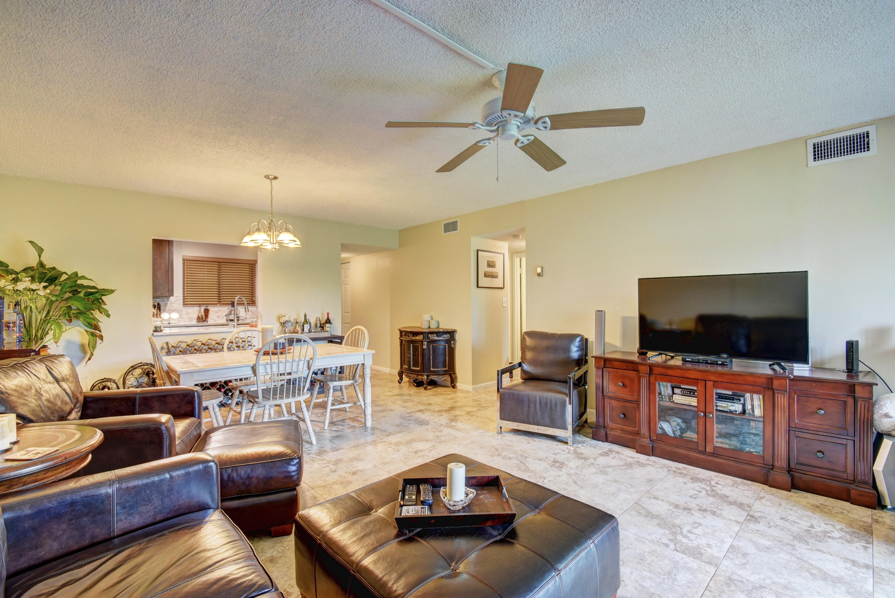 930 Southwest 9th St Circle, Unit 105 Boca Raton, FL 33486 - Photo 6 of 24 Living