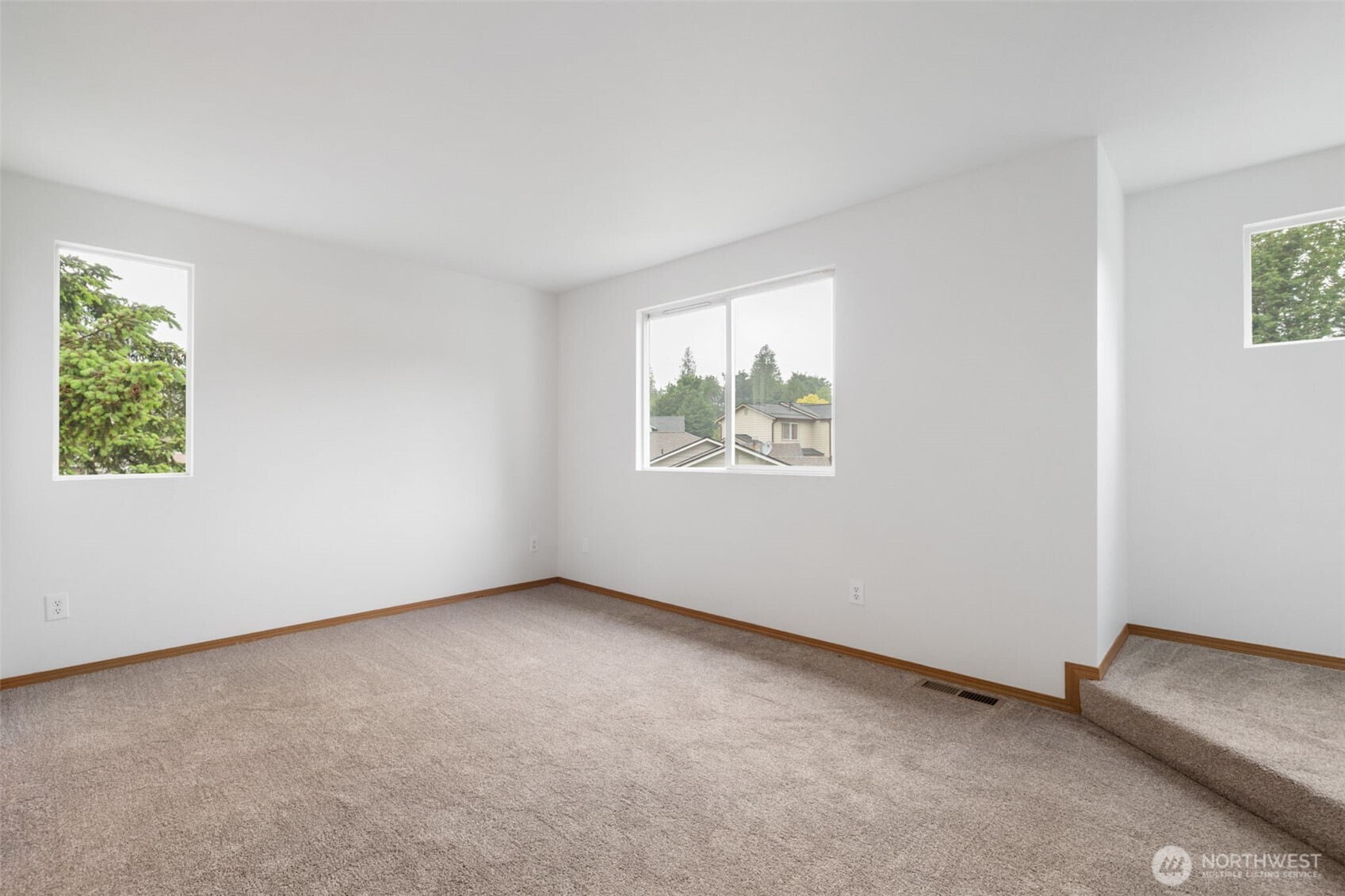 3560 Courtyard Lane Bremerton, WA 98310 - Photo 11 of 26 an empty room with windows