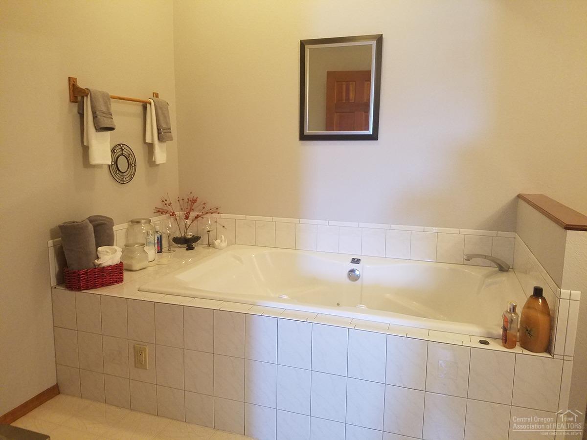 22221 Nelson Road Bend, OR 97701 - Photo 13 of 24 Gallery Image 13