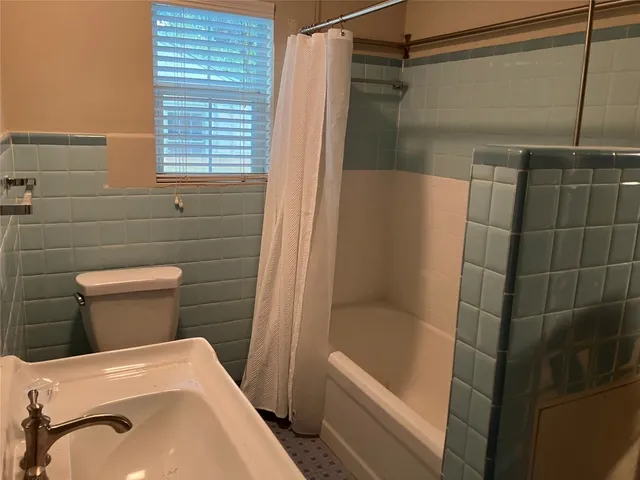 $3,300 | 1921 West 39th Street, Austin, TX 78731