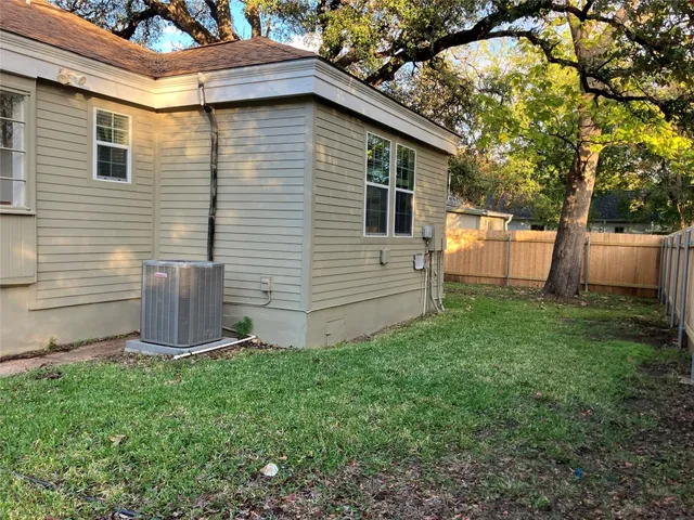 $3,300 | 1921 West 39th Street, Austin, TX 78731