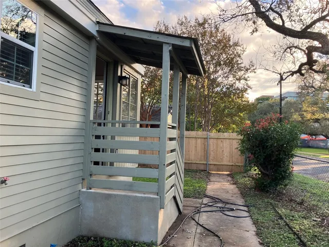 $3,300 | 1921 West 39th Street, Austin, TX 78731