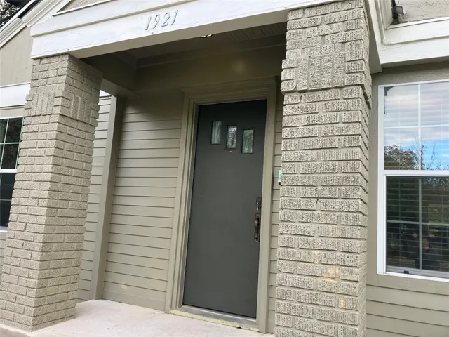 $3,300 | 1921 West 39th Street, Austin, TX 78731