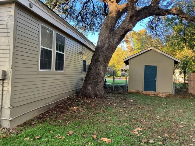 $3,300 | 1921 West 39th Street, Austin, TX 78731
