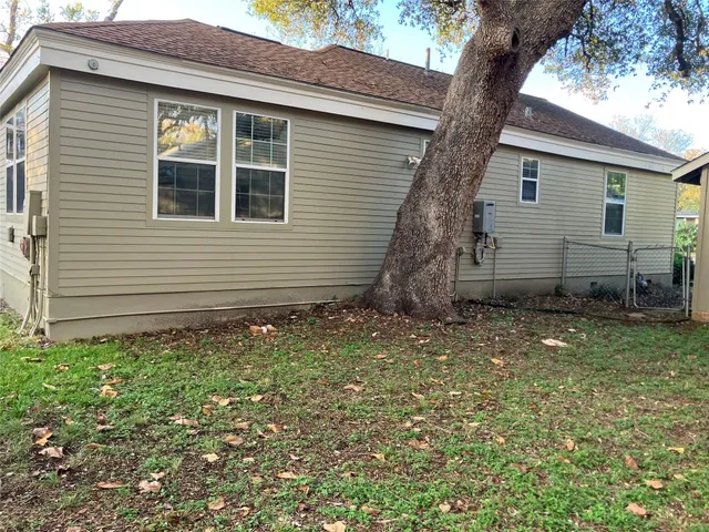 $3,300 | 1921 West 39th Street, Austin, TX 78731